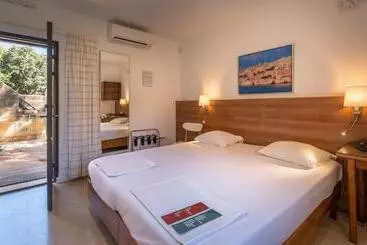 هتل Mellieha Holiday Centre