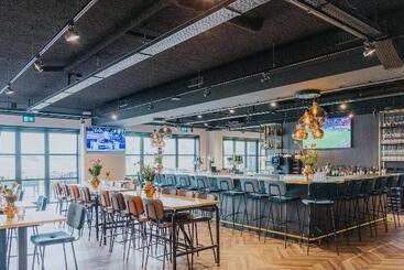 Hotel Sportsbar & Brasserie Dorhout Mees