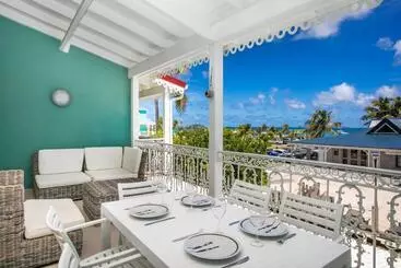 آپارتمان‌های توریست‌ها Blue Bo