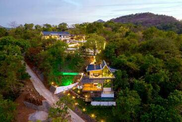 Tourist flats Lifeline Villas Luxurious 6bhk Pawna Lake View Villa