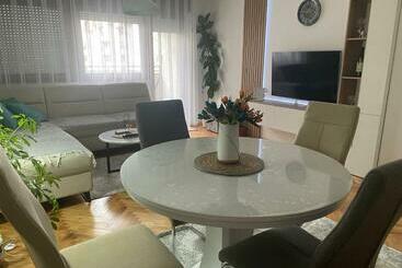 آپارتمان‌های توریست‌ها Modern Reality