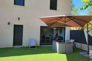 ツーリストアパートメント Appartement Tout équipé En Rez De Jardin Entre Gard Et Ardèche
