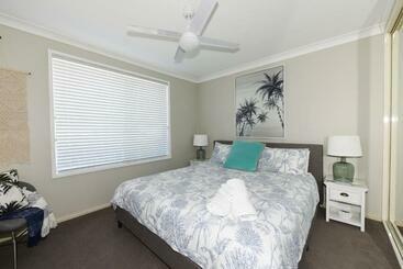 Жильё для туристов Freshwater Belle Escapes Jervis Bay