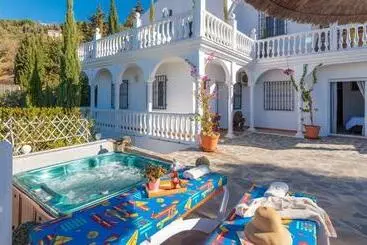 ツーリストアパートメント Villa El Arco Iris De La Montana Sayalonga By Ruralidays