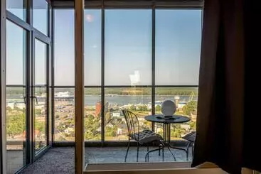 آپارتمان‌های توریست‌ها 2 Bedroom Apartment With Amazing City And Sea View