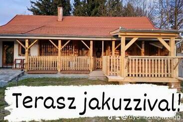 ツーリストアパートメント Bagolyvár Vendégház