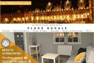 ツーリストアパートメント Charleville Mézières: Belle Vue Place Ducale