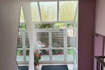 ツーリストアパートメント Park Line Garden