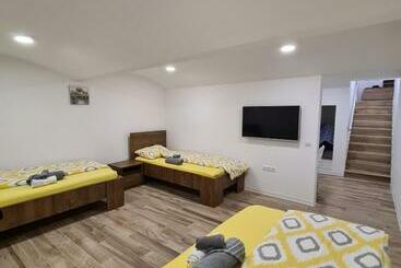 Turistihuoneistot Apartment Dinlux