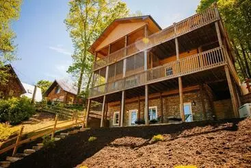 ツーリストアパートメント Andrew S Lake House