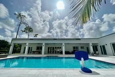Apartamenty turystyczne Perfect For Families The White House Of Miami Close To Miami Beaches And The Keys West