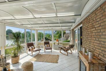 ツーリストアパートメント Charysma   Chillout Loft, Wintergarten, E Kamin, Massage Sessel, Parkplätze