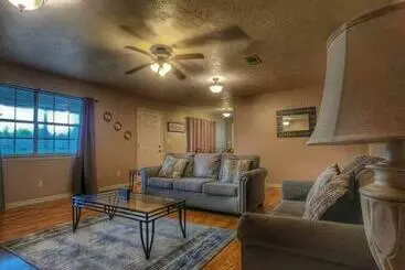 Turistihuoneistot Cozy Acadian Style Cottage On A Half Acre Lot