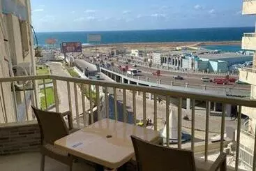آپارتمان‌های توریست‌ها High Furniture Apartment   Stanley   Sea View   Wi Fi