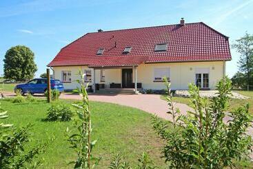 Жильё для туристов Ferienwohnung Dabel West 381