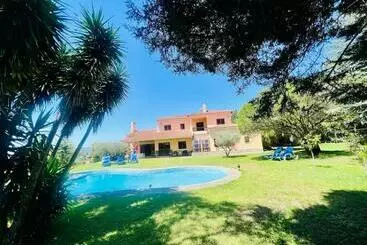 ツーリストアパートメント Moradia Com Piscina E Jardim