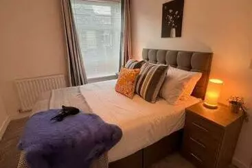 ツーリストアパートメント Stay At The Penn! 5 Bedroomed Home In Treharris