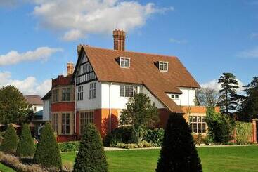 Greenwoods Hotel & Spa