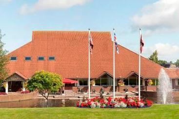 فندق Three Counties