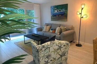 Tourist flats 8 Banyan Court