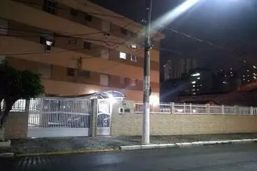 ツーリストアパートメント Apartamento Praia Grande Canto Do Forte, A 200 Metros Da Praia, A 2 Minutos A Pé Até A Praia