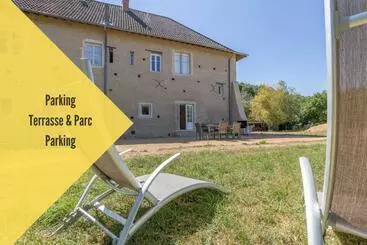 Turistihuoneistot Cabana & Le Gîte Du Château   Proche Mâcon Nord