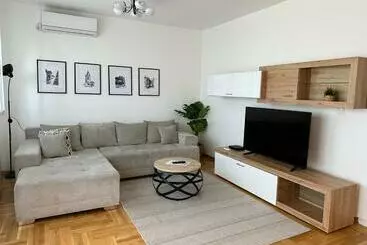 آپارتمان‌های توریست‌ها Apartment Aura