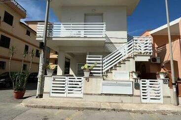 تختخواب و صبحانه Mare Al Mattino