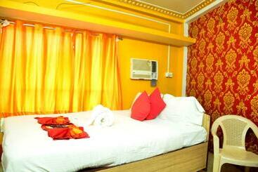 Hotell Staymaker Royal Residency