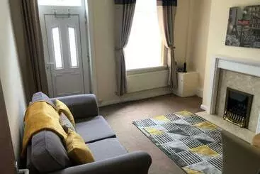 ツーリストアパートメント 4 Bedroom House Close To Barnsley Centre