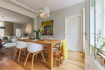 Apartamenty turystyczne Riant Luxe Herenhuis Op Toplocatie Centrum Groningen
