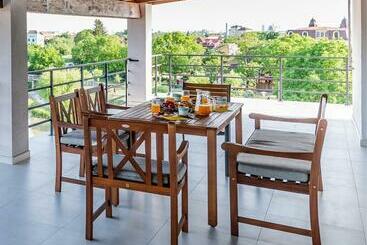 ツーリストアパートメント Art Penthouse