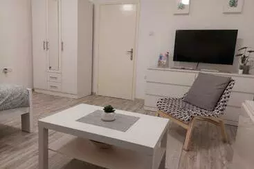 Turistihuoneistot Street Apartment