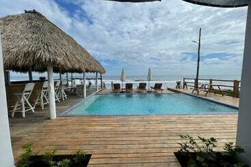 تختخواب و صبحانه Azvlik