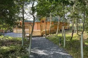 Turistihuoneistot Craigshannoch Luxury 1 Bed Woodland Lodge Hot Tub
