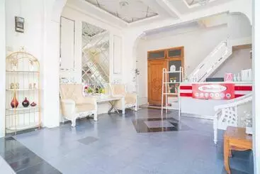 Hotel Reddoorz Syariah @ Aura Homestay