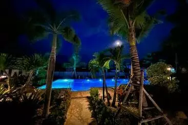 Sunset Resorts And Bar