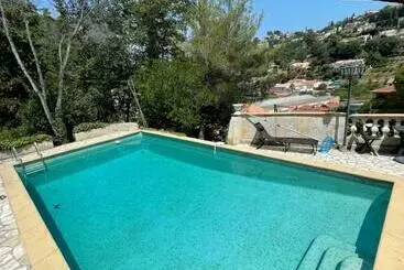 Turistihuoneistot Appartement Bas De Villa Avec Piscine Privée Partagée Proche Bord De Mer