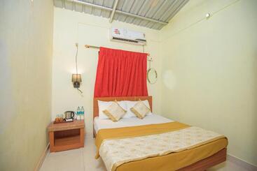 Bed and Breakfast Prajakta Rest House