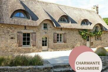 דירות לתיירים Maison Typique Bretonne Avec Toit De Chaume