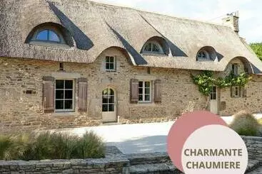 Turistihuoneistot Maison Typique Bretonne Avec Toit De Chaume