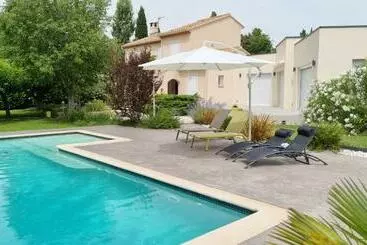 Turistlejligheder Villa Avec Jardin Ombragé, Piscine Et Parking