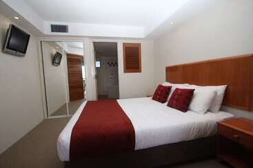 Hotel Ramada Resort By Wyndham Golden Beach