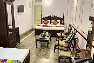 Hotel Rawla Mrignayani Palace