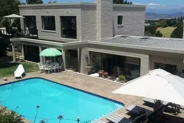 Aamiaismajoitus (B&B) The Greens Guesthouse Bellville Golf Course