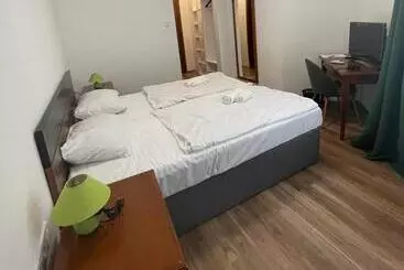 Bed and Breakfast Füredi Panzió
