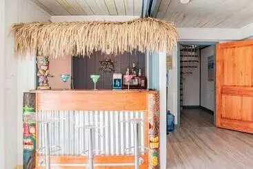 ツーリストアパートメント Cozy Beach Bungalow With A Heated Pool