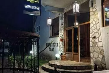 تختخواب و صبحانه Mostrooms