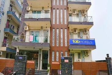 פנסיון Fabhotel Amrit Residency