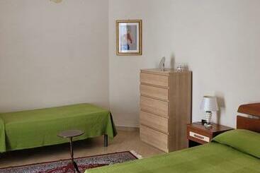 ツーリストアパートメント Casa Murales